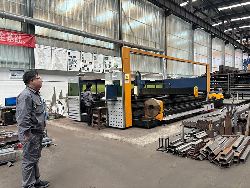 鈑金車間1.jpg 鈑金車間1.jpg